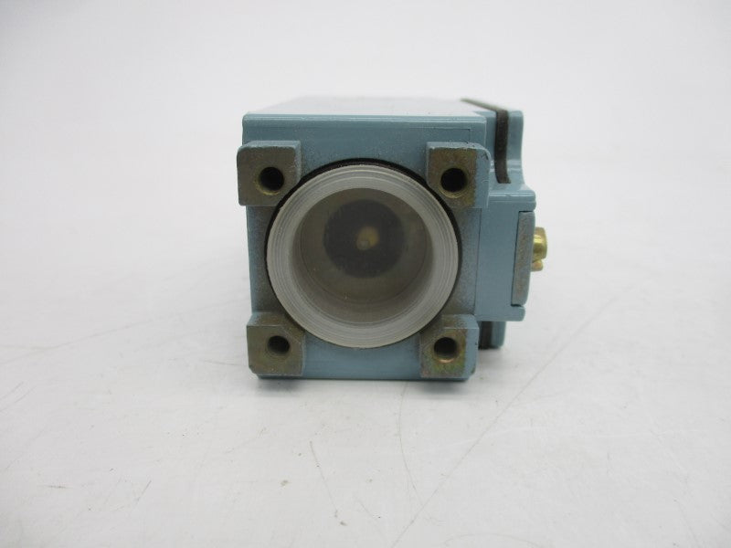 TELEMECANIQUE ZCKJ4H7 240V 3A NSMP