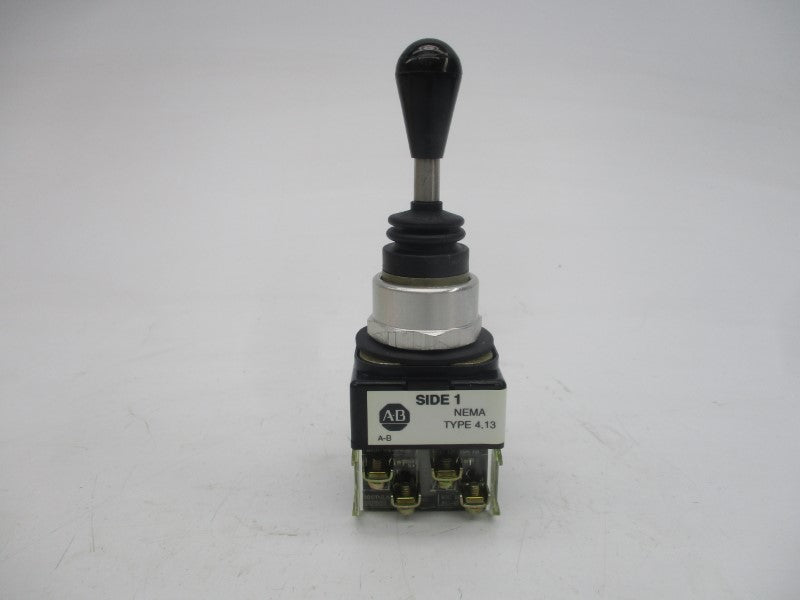 ALLEN BRADLEY 800T-T4T8AAXX SER. T (WH) NSMP