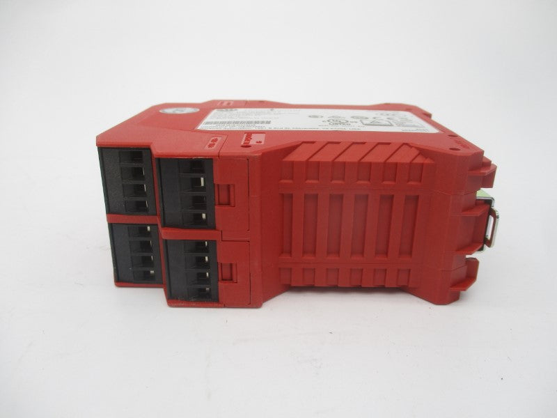 ALLEN BRADLEY 440R-M23092 SER. B 24VAC/DC (BR/WH) NSMP