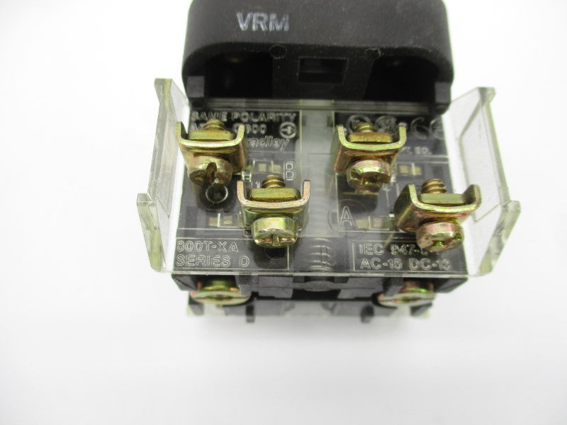 ALLEN BRADLEY 800T-QB10 SER. T 120VAC/DC (NO BULB) (AS PICTURED) NSNP