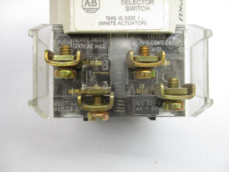 ALLEN BRADLEY 800T-16HX2KB6 SER. T 120V NSNP