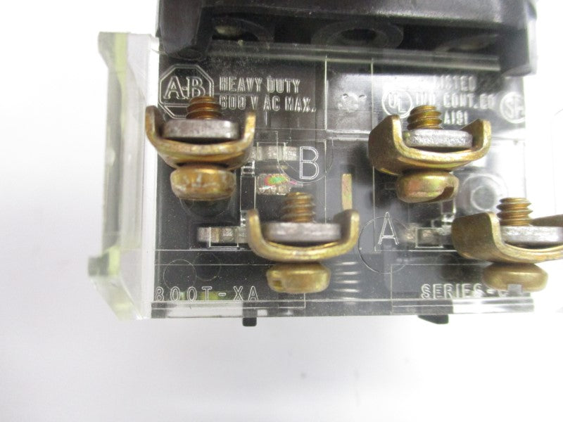 ALLEN BRADLEY 800T-A4B SER. N 600VAC NSNP