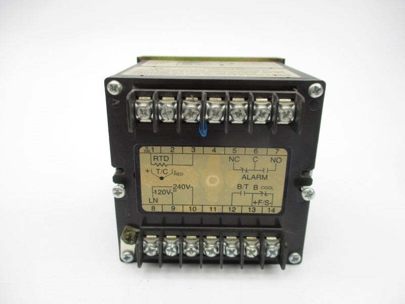 OMEGA 4002A-JF 120/240V 7/5A 0-1000F UNMP