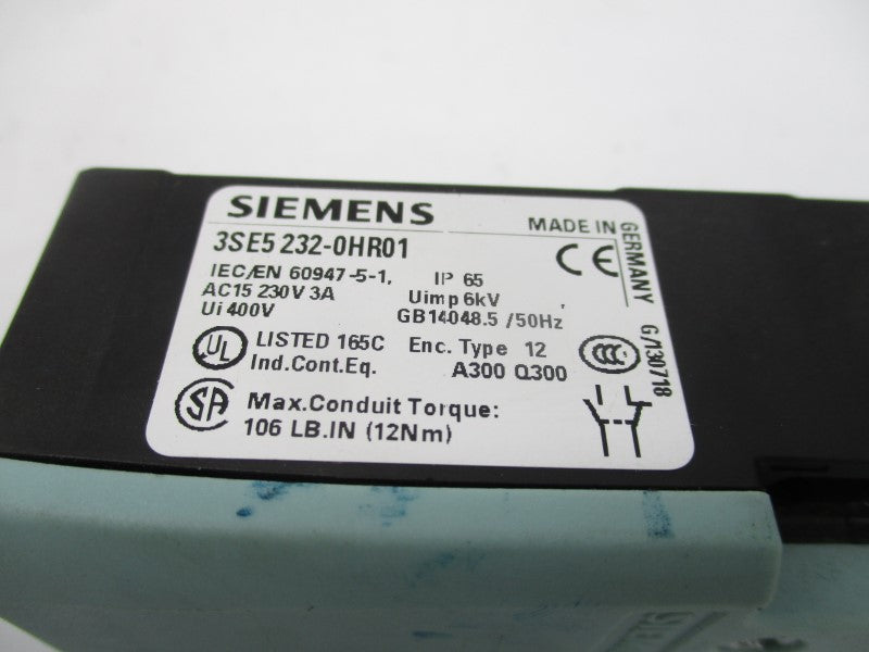 SIEMENS 3SE5232-0HR01 230V 3A (AS PICTURED) NSNP