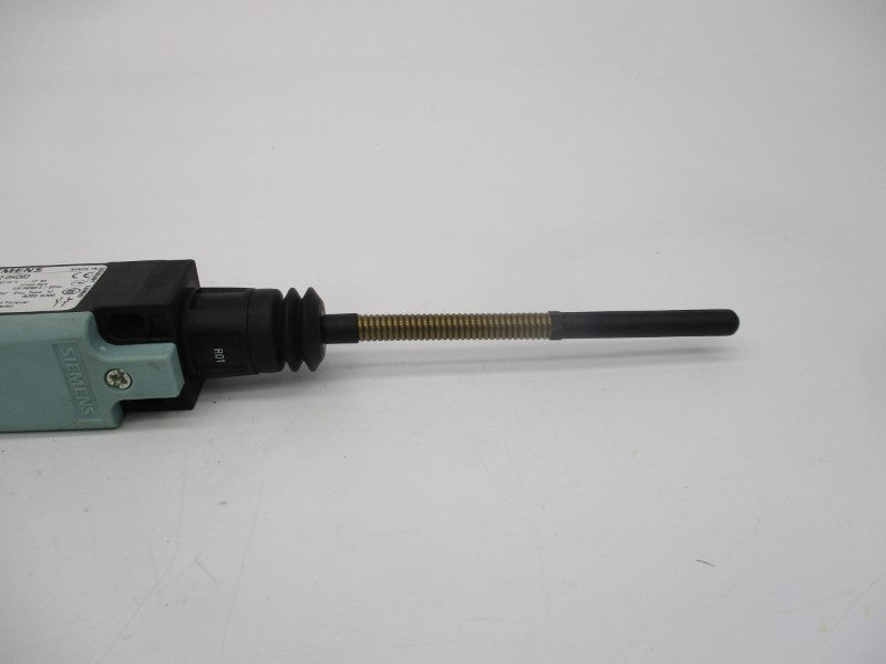 SIEMENS 3SE5232-0HD03 230V 3A (AS PICTURED) NSNP