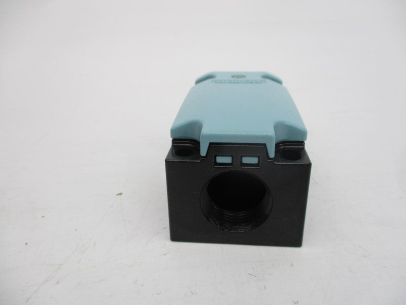 SIEMENS 3SE5112-0CB01 230V 3A NSMP