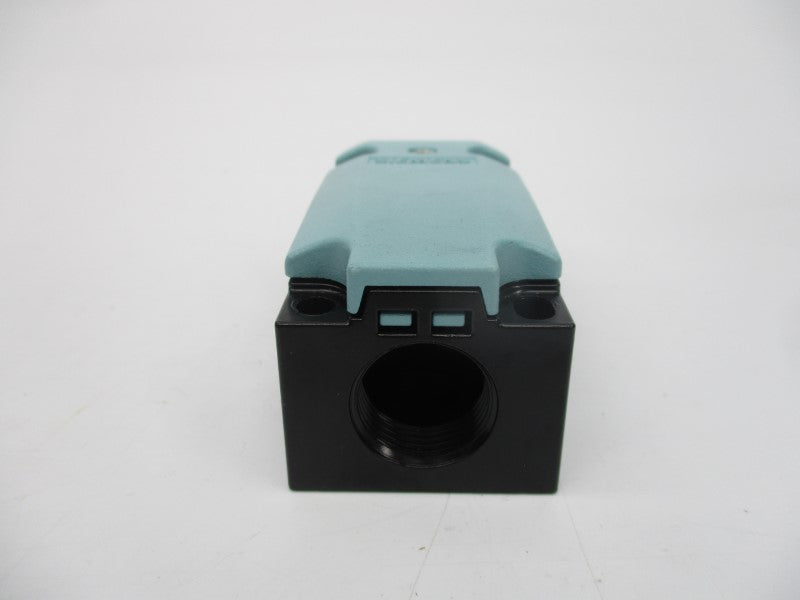 SIEMENS 3SE5112-0BE01 240VAC 6A NSMP