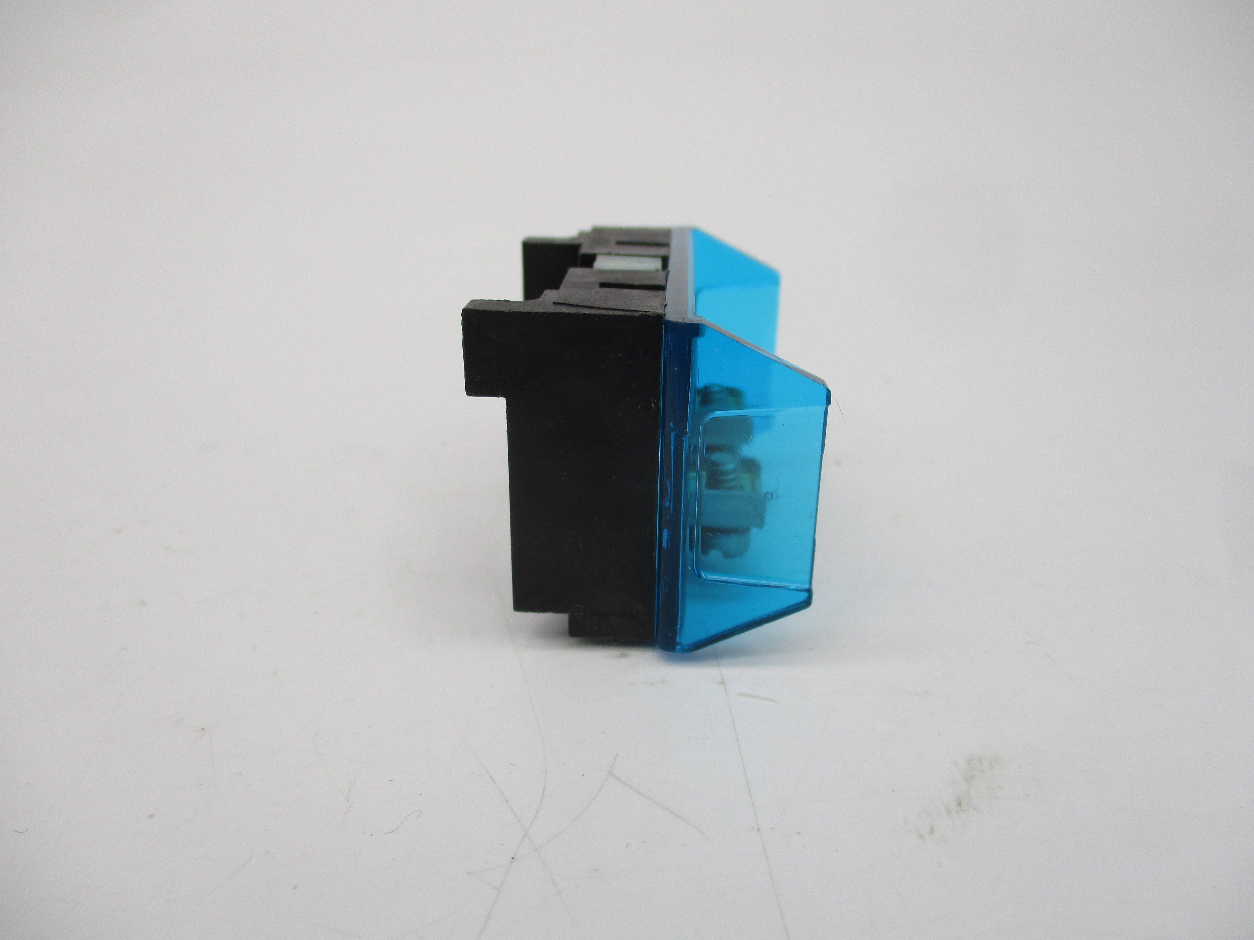 ALLEN BRADLEY 800T-XD1V SER. D 300VAC 2.5A (WH) NSMP
