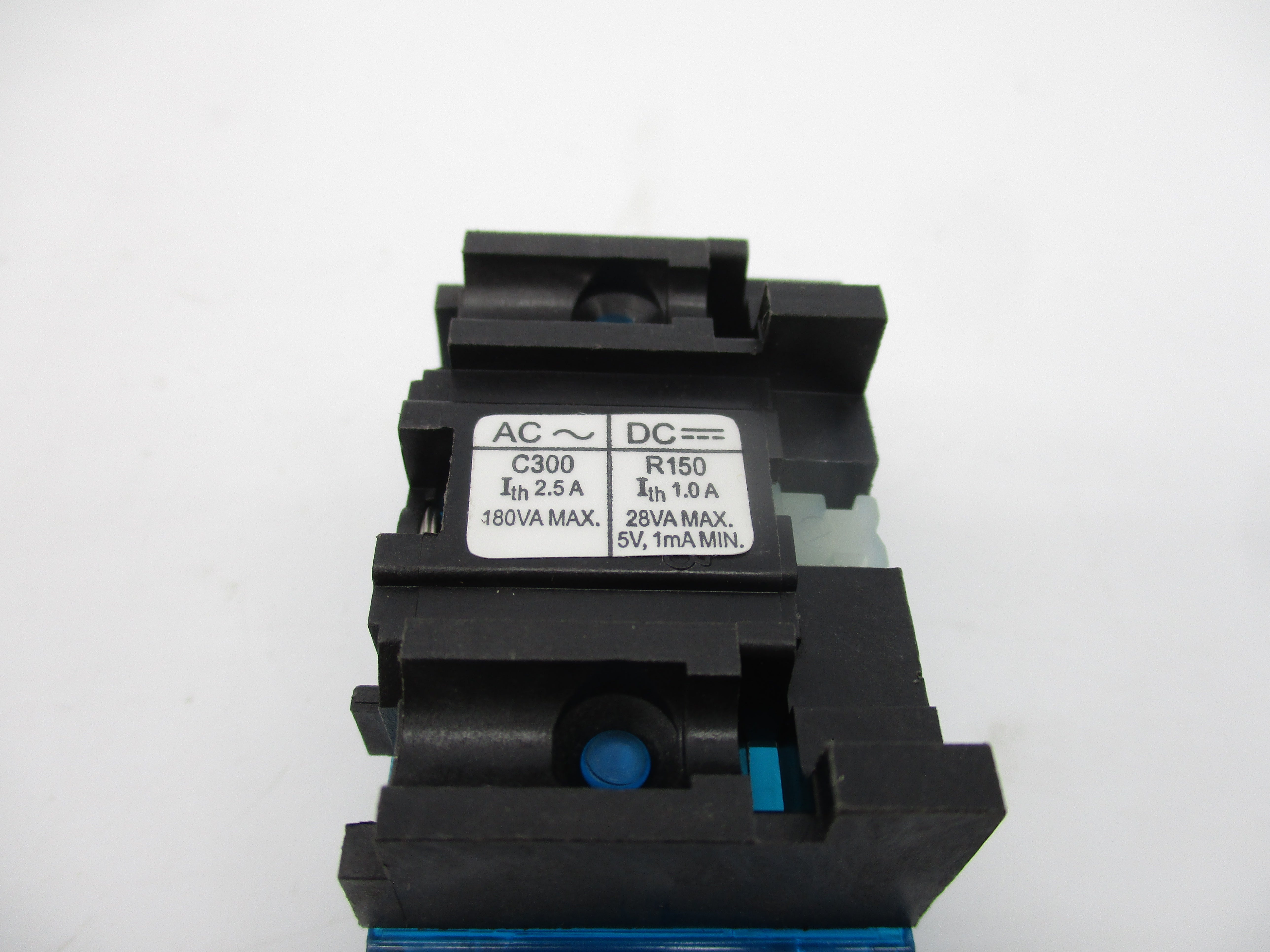 ALLEN BRADLEY 800T-XD1V SER. D 300VAC 2.5A (WH) NSMP