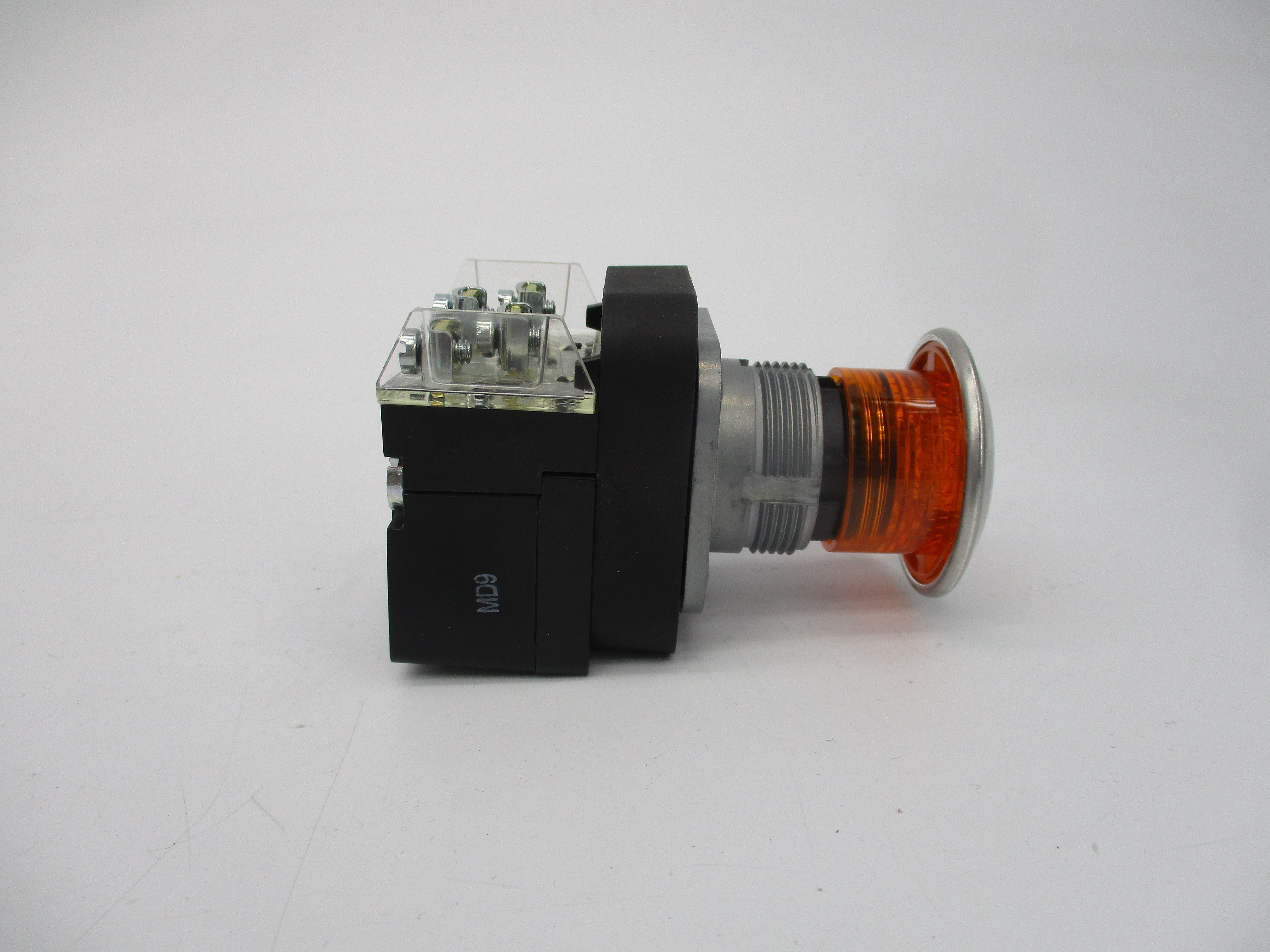 ALLEN BRADLEY 800T-FXMQH2AA7 SER. U 12-130VAC/DC (WH) NSMP
