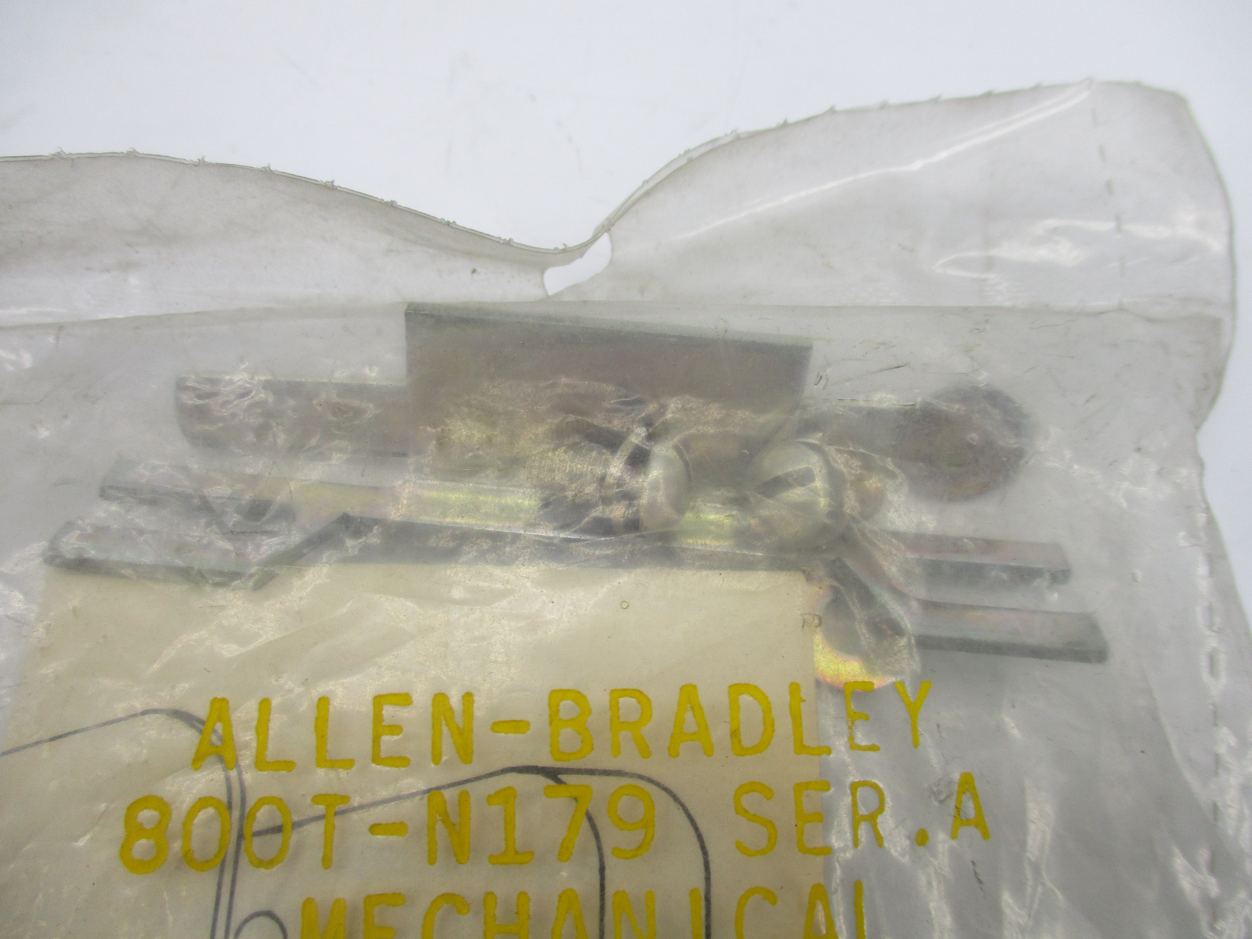 ALLEN BRADLEY 800T-N179 SER. A NSMP