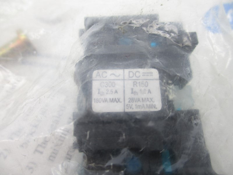 ALLEN BRADLEY 800T-XD1V SER. D 300VAC 2.5A NSMP