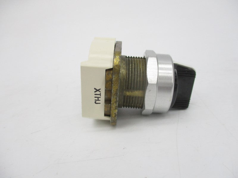 ALLEN BRADLEY 800T-J2KT7 SER. T (WH) NSMP