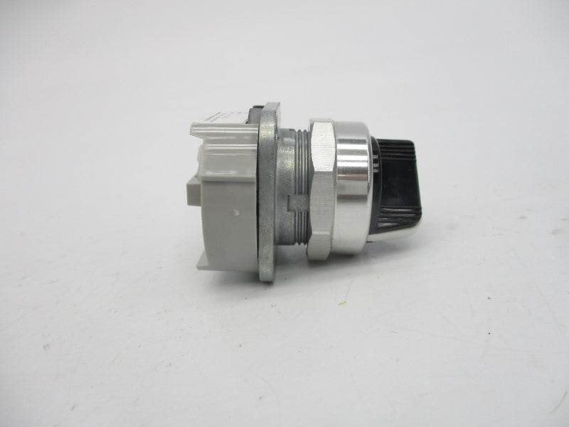 ALLEN BRADLEY 800T-J2 SER. U (WH) NSMP