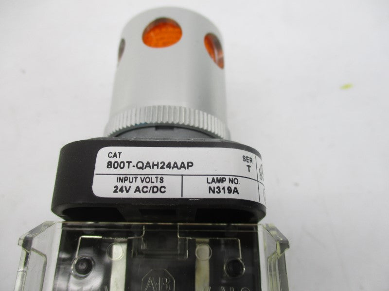 ALLEN BRADLEY 800T-QAH24AAP SER. T 24VAC/DC (WH) NSMP