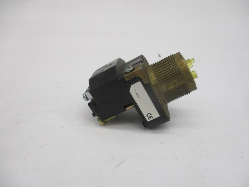 ALLEN BRADLEY 800T-16HX2KB6 SER. U 120V (GY/BL) NSMP
