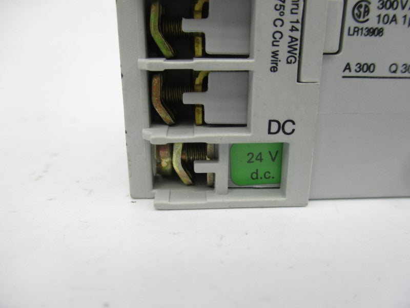 ALLEN BRADLEY 700DC-MB310D24S SER. A 24VDC (WH) NSMP
