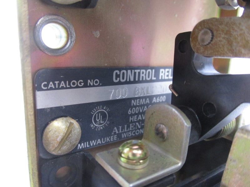 ALLEN BRADLEY 700-BXL220A1 SER. B 110/120V NSNP