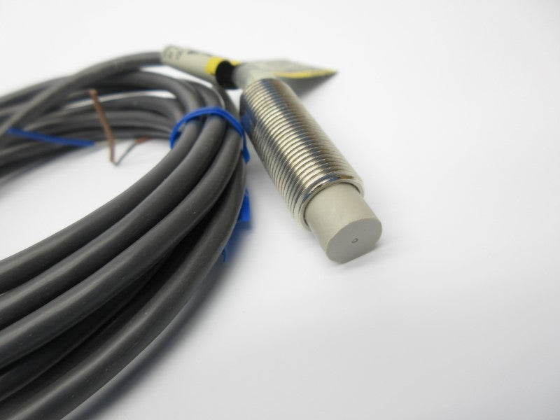 OMRON E2E-X5MY2-US 24-240VAC 2M NSMP