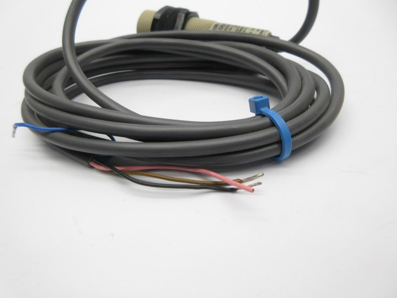 OMRON E3F2-DS10C4 10-30VDC NSNP