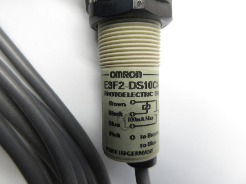 OMRON E3F2-DS10C4 10-30VDC NSNP