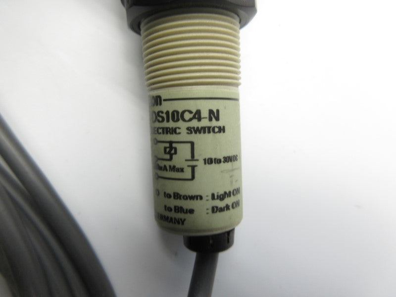 OMRON E3F2-DS10C4 10-30VDC NSNP