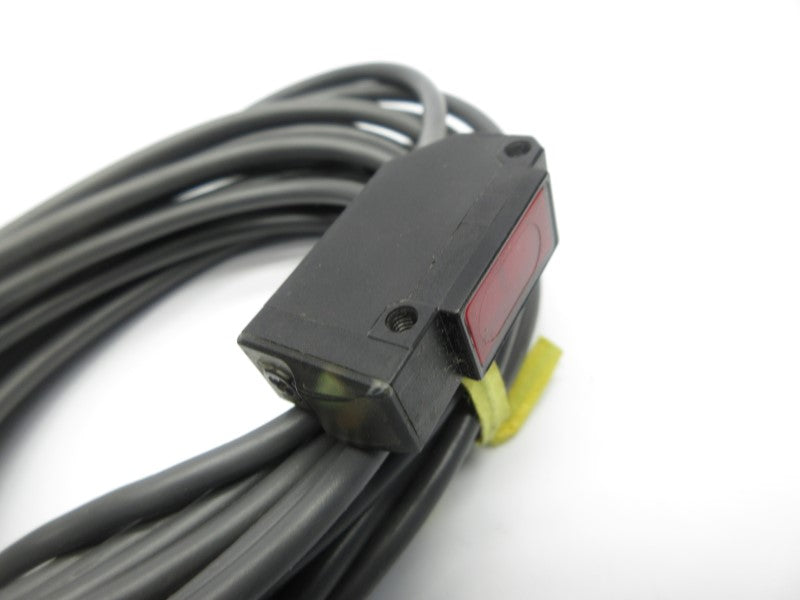 OMRON E3V3-R61 12-24VDC NSNP