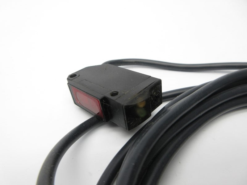 OMRON E3V3-R61 12-24VDC 2M NSMP