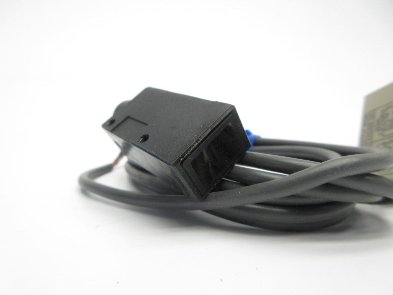 OMRON E3R-DS30E4 12-24VDC 2M NSMP