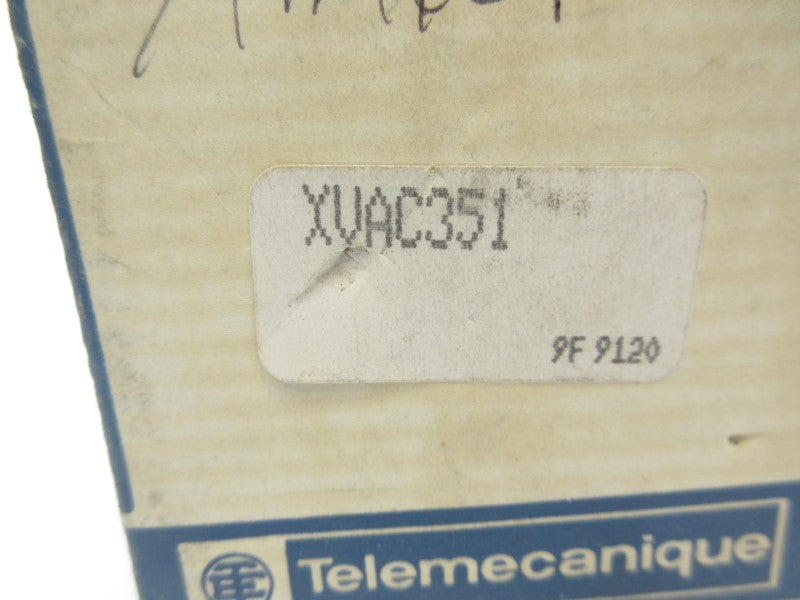 TELEMECANIQUE XVAC351 220V (NO BULB) NSMP