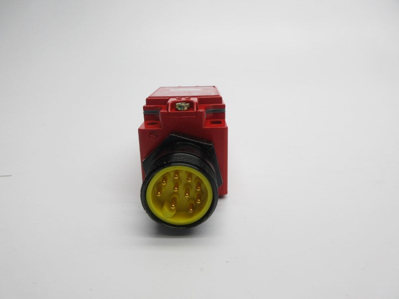 TELEMECANIQUE XCSA713FW1 240V 3A NSMP