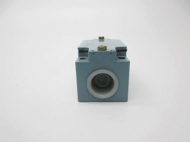 TELEMECANIQUE ZCKJ8 240V 3A NSMP