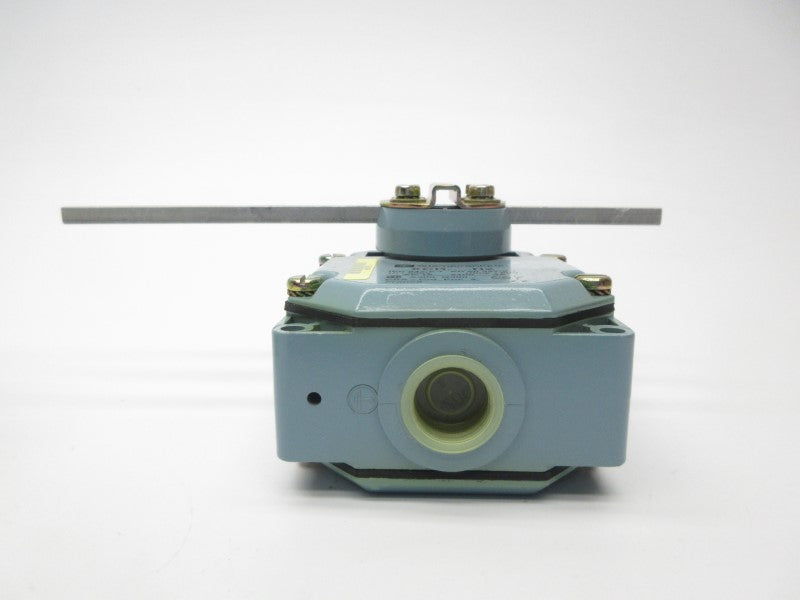 TELEMECANIQUE XCRE18H2 240V 3A NSMP