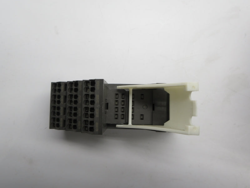 OMRON PYF-14-PU 250VAC 20A (AS PICTURED) NSNP