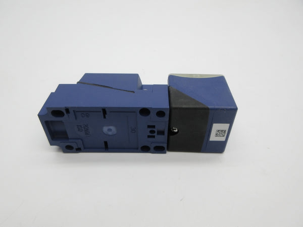 TELEMECANIQUE XS8C4A1PCP20 12-48V NSNP