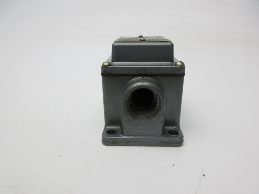 ALLEN BRADLEY 802T-R6TD SER. 2 110VAC 3A (AS PICTURED) NSNP