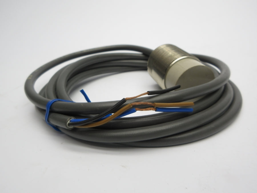 OMRON E2E-X18MF1 12-24VDC NSNP