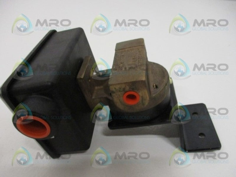 UNIVERSAL FLOW MONITORS WVS7GM-2-A1NR-F-4U FLOW METER 0-7 GPM NSMP