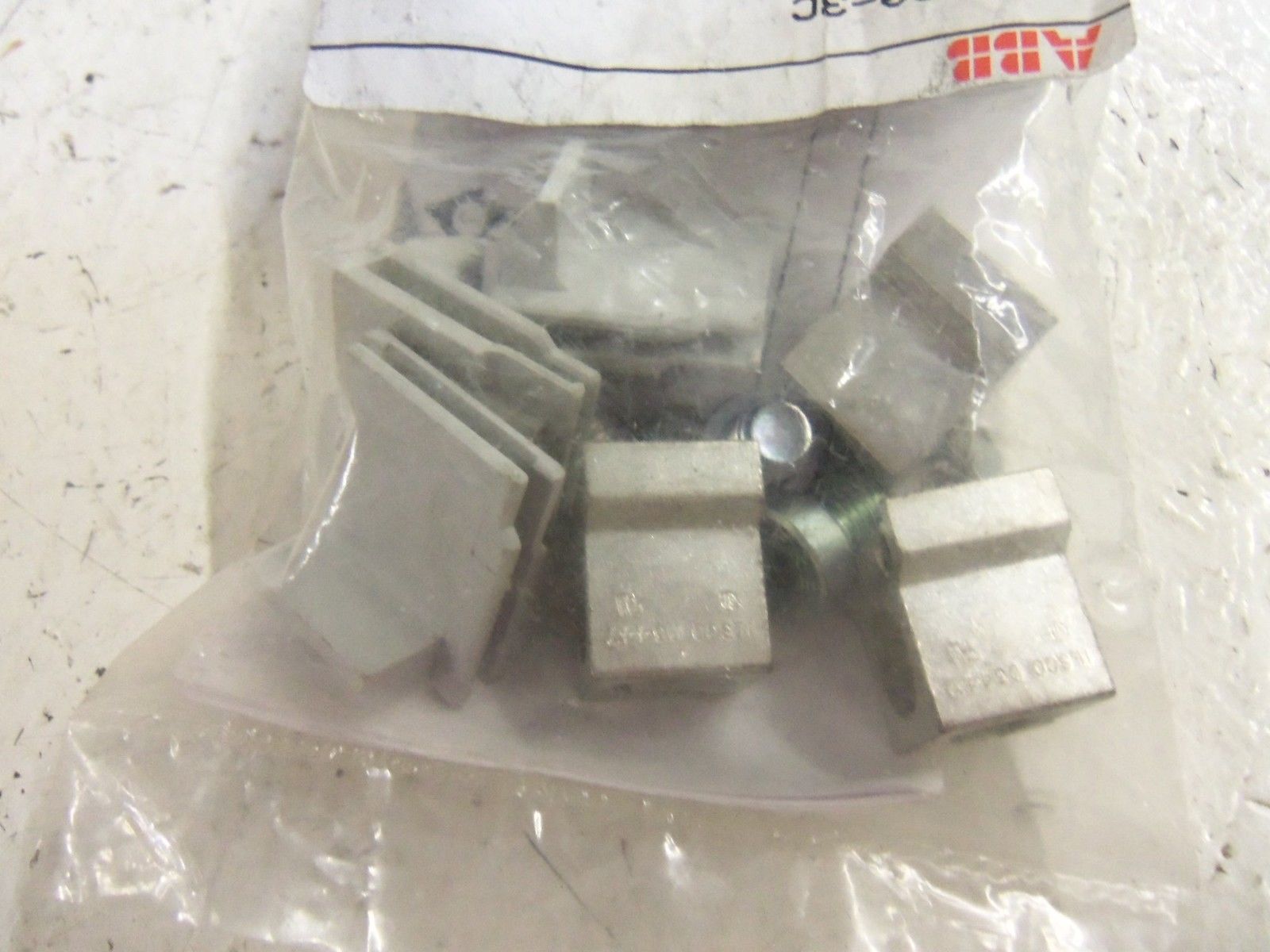 ABB KT3100-3C LUG KIT *NEW IN FACTORY BAG*