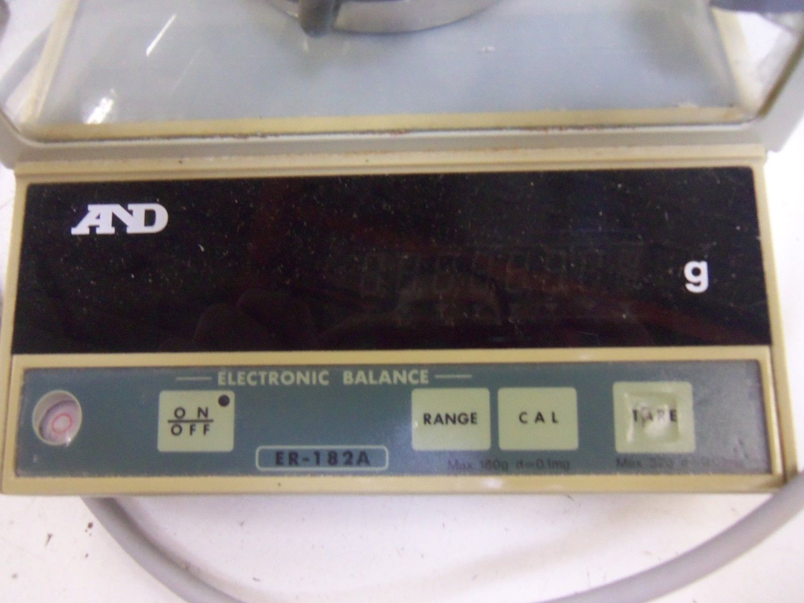 A&D ER-182A ELECTRONIC BALANCE (AS PICTURED-GLASS CRACKED) *USED*