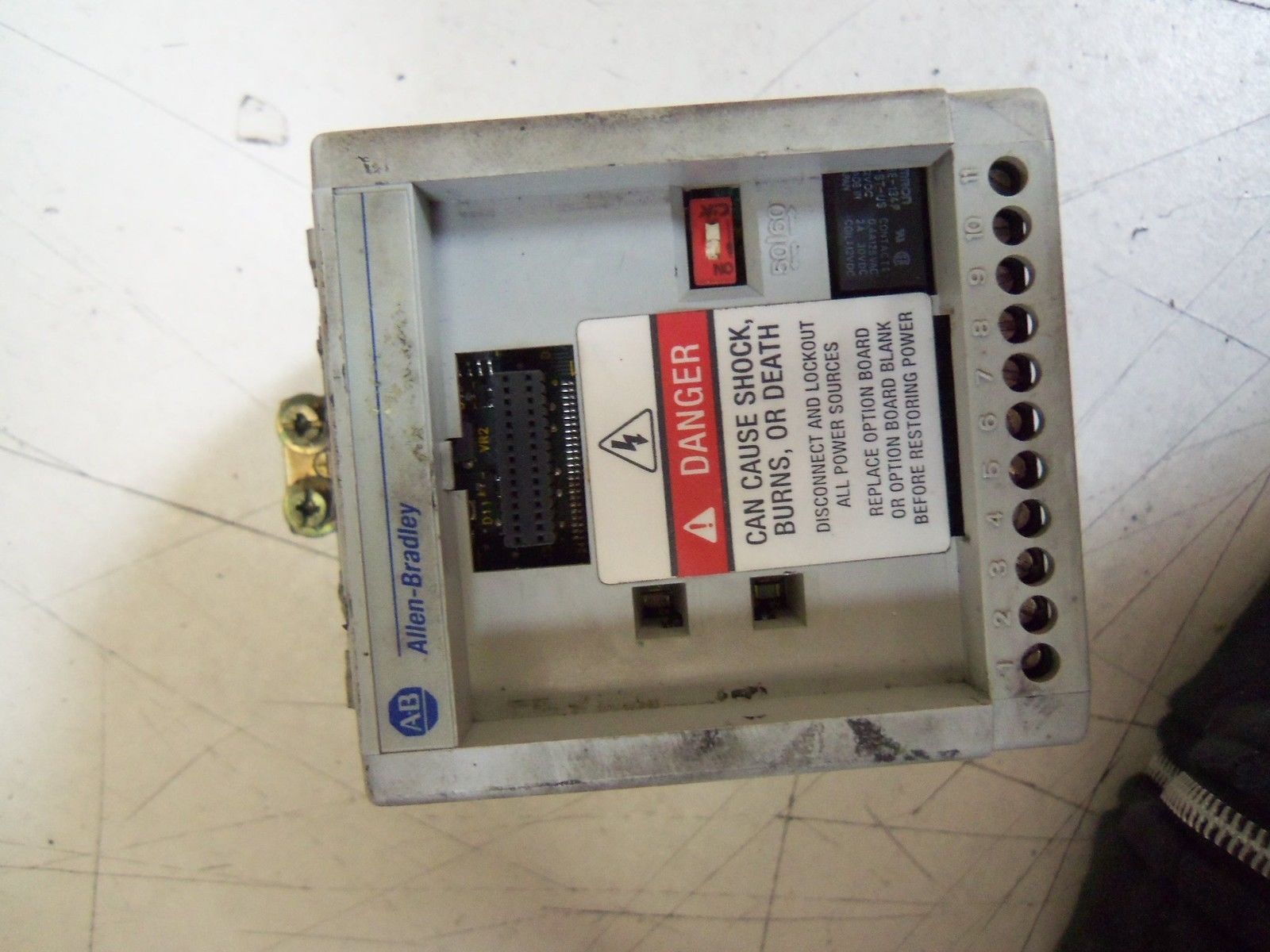 ALLEN BRADLEY 160-AA03NSF1 SER. A F/W 4.04 SPEED CONTROLLER (NO KEYPAD) *USED*