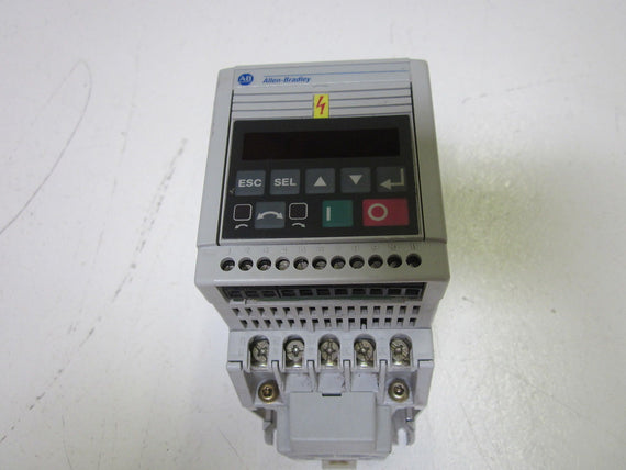 ALLEN BRADLEY 160-BA04NPS1P1 SER. A F/W 4.07 SPEED CONTROLLER *USED*