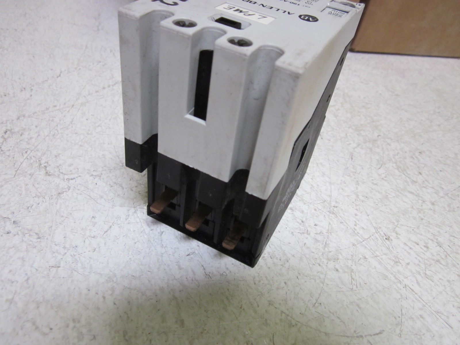 ALLEN BRADLEY 190-A40A SER.A CONTACTOR *USED*
