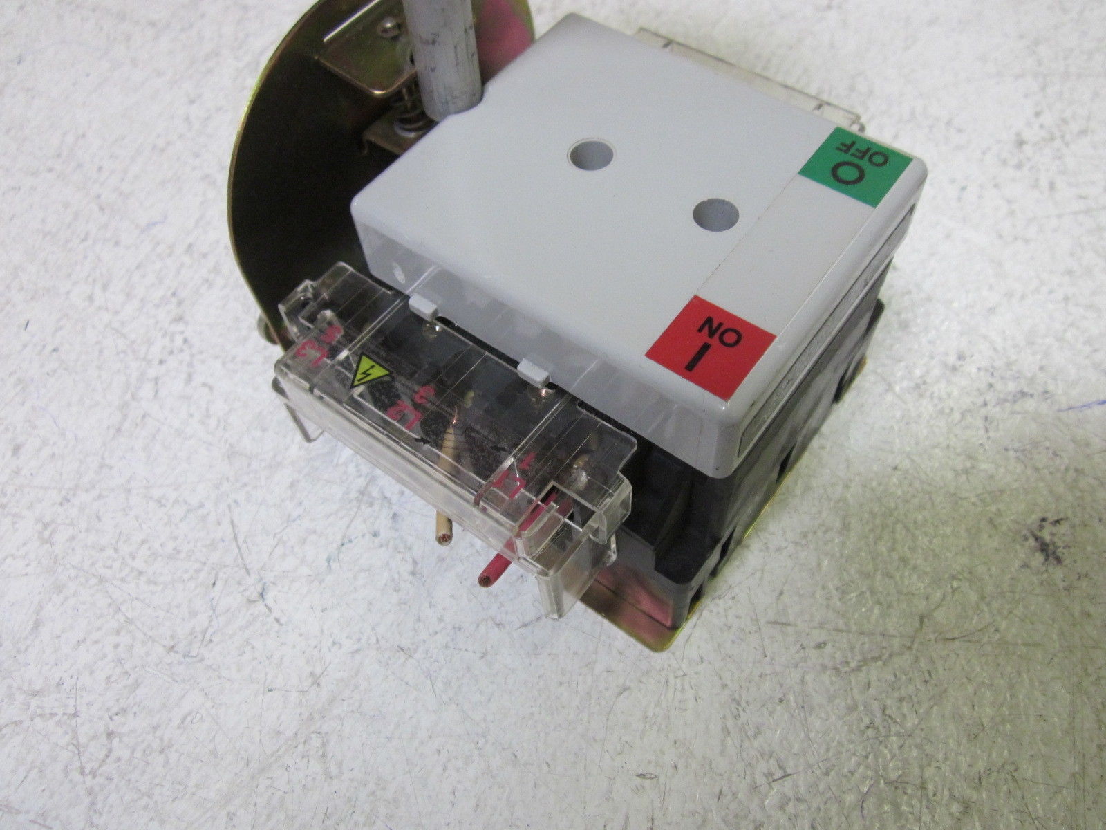 INDUSTRIAL SPARE PART 194RF-NN030 SER. A DISCONNECT SWITCH W/ HANDLE  UNMP
