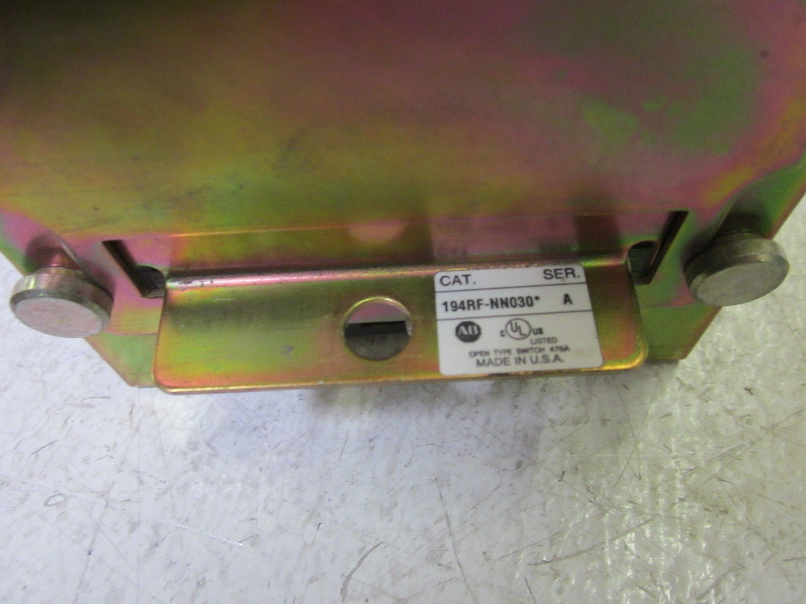 INDUSTRIAL SPARE PART 194RF-NN030 SER. A DISCONNECT SWITCH W/ HANDLE  UNMP