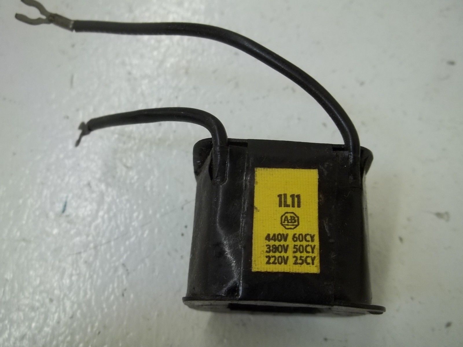 INDUSTRIAL SPARE PART 1L11 COIL 440V UNMP