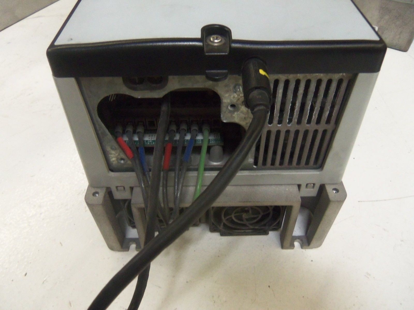 ALLEN BRADLEY POWERFLEX 70 20AE011A0AYNNNC0 SER. A F/W 4.001 AC DRIVE UNMP