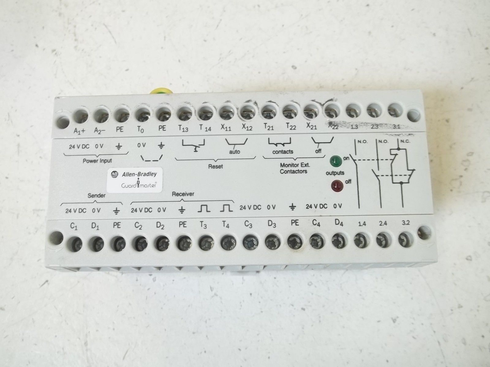 ALLEN BRADLEY 440L-M8200 SAFETY RELAY INTERFACE FOR SAFETY LIGHT CURTAINUNMP