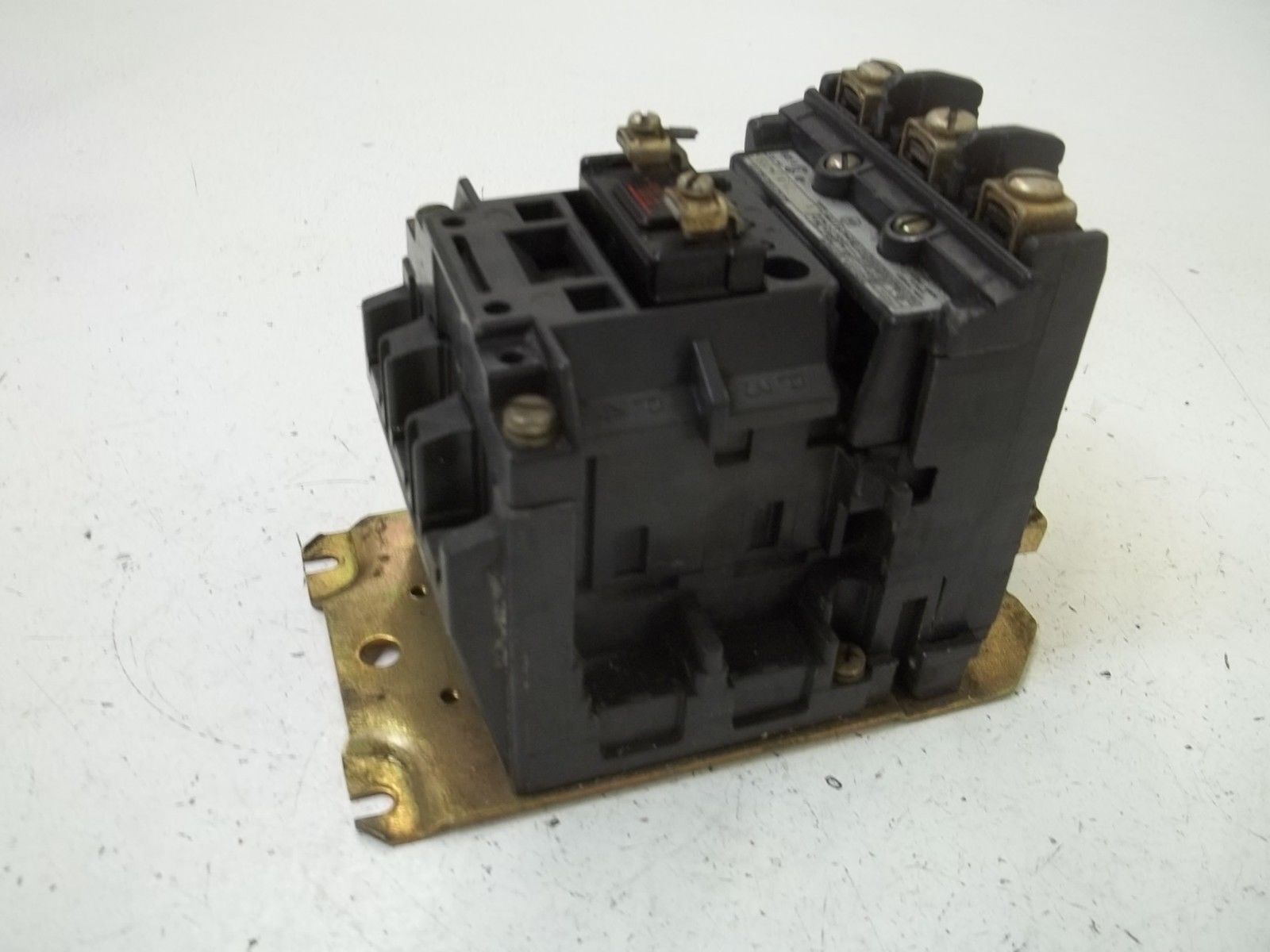 INDUSTRIAL SPARE PART 500-AOA940 SER.A CONTACTOR 115-120V UNMP