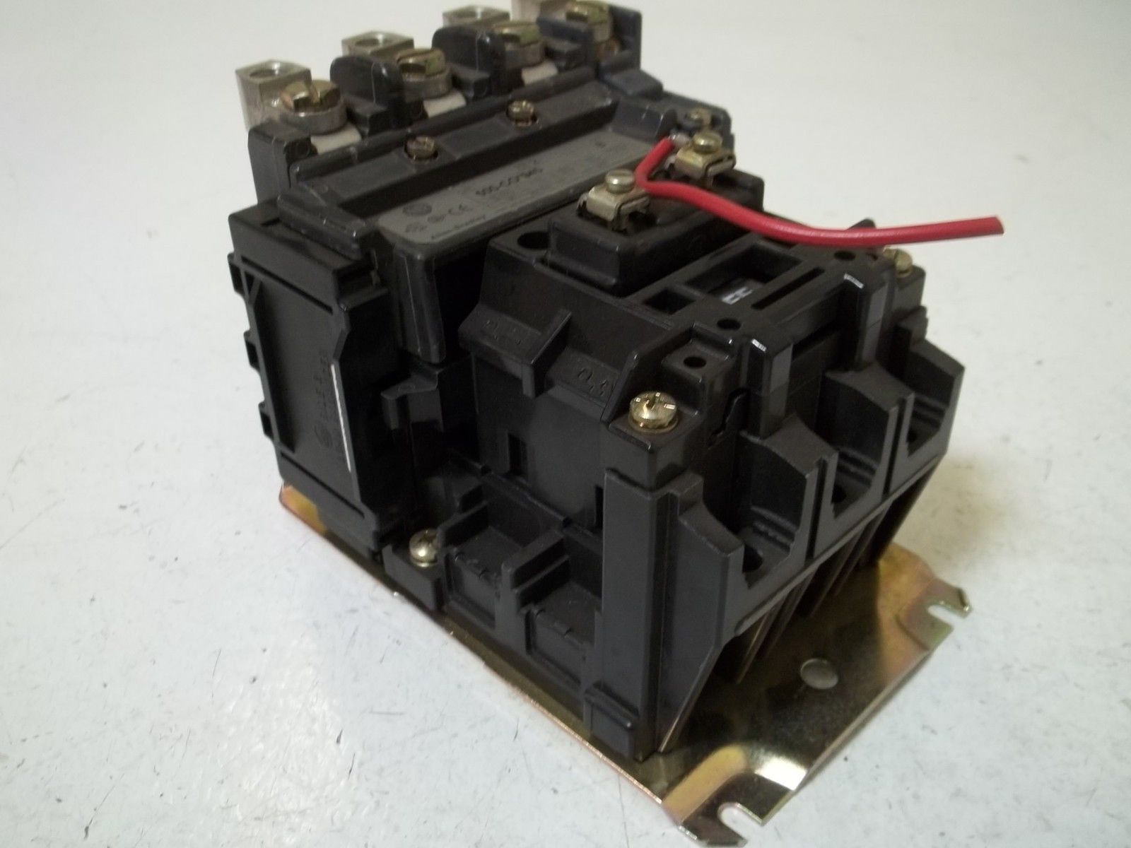 INDUSTRIAL SPARE PART 500-CO940 SER.B CONTCTAR 115-120V UNMP
